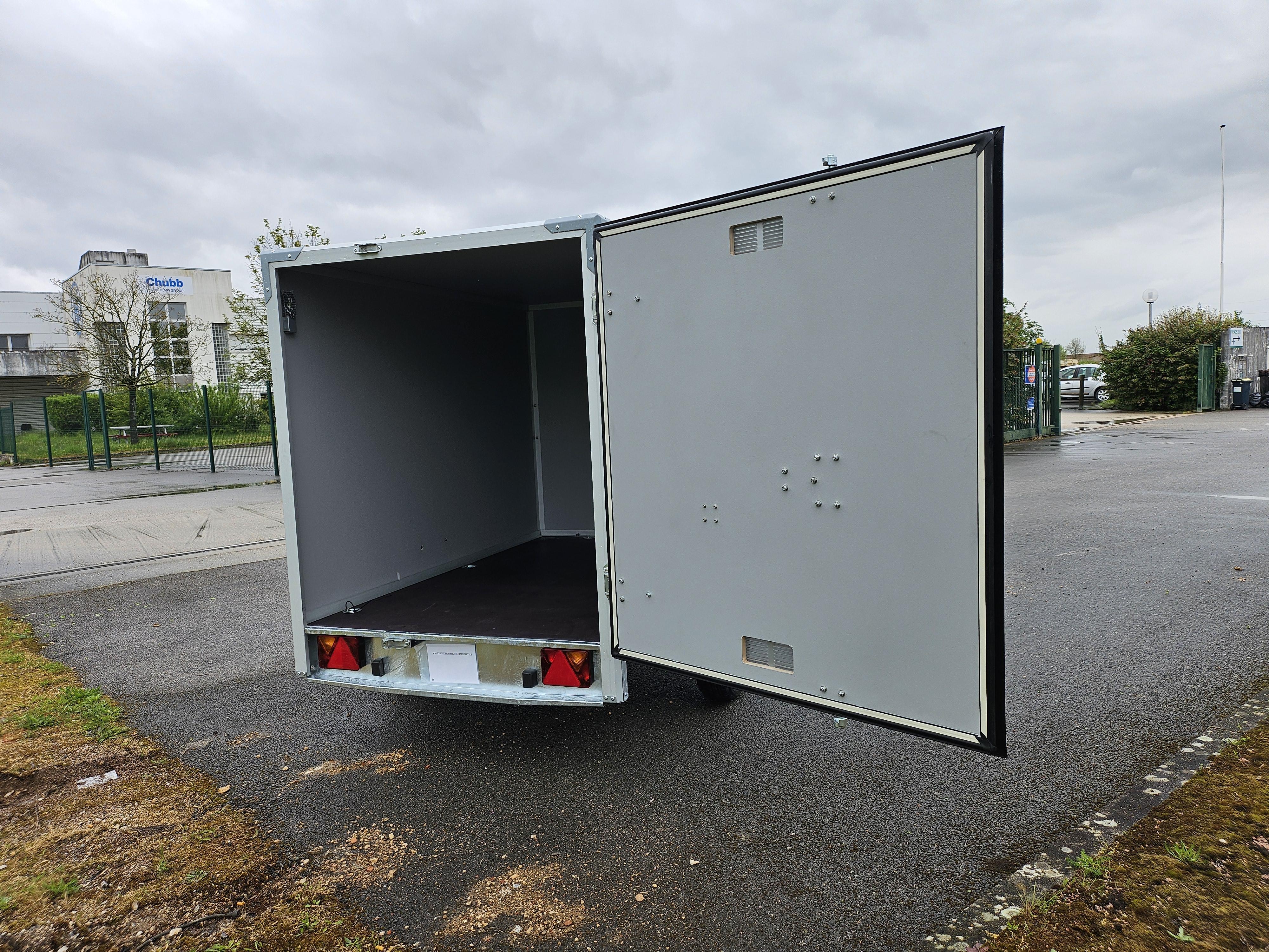 Arrière ouvert 1