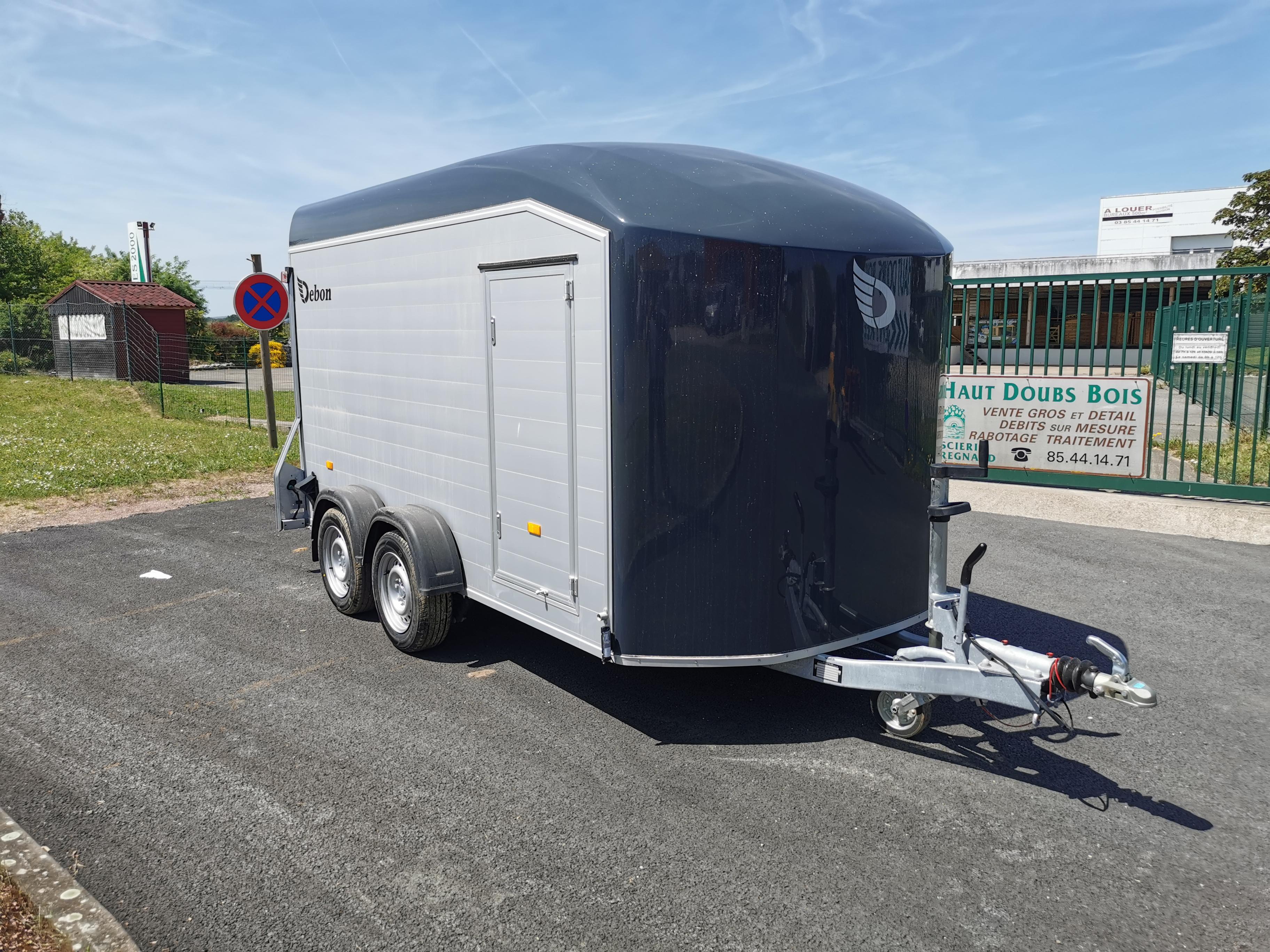 Fourgon DEBON Roadster 700